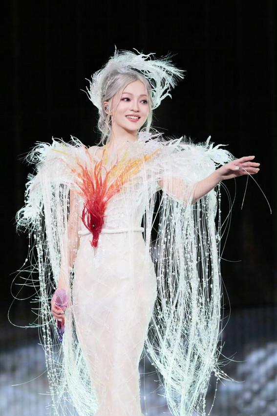 宏泰配资 张韶涵《觅光》演唱会火热开唱音乐人文颖秋担音乐总监