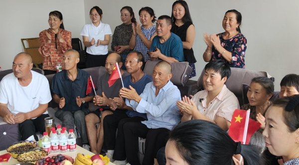 路易泽 四川安州籍军人刘雨航参加九三阅兵 家乡人民在电视机前为他“助威”